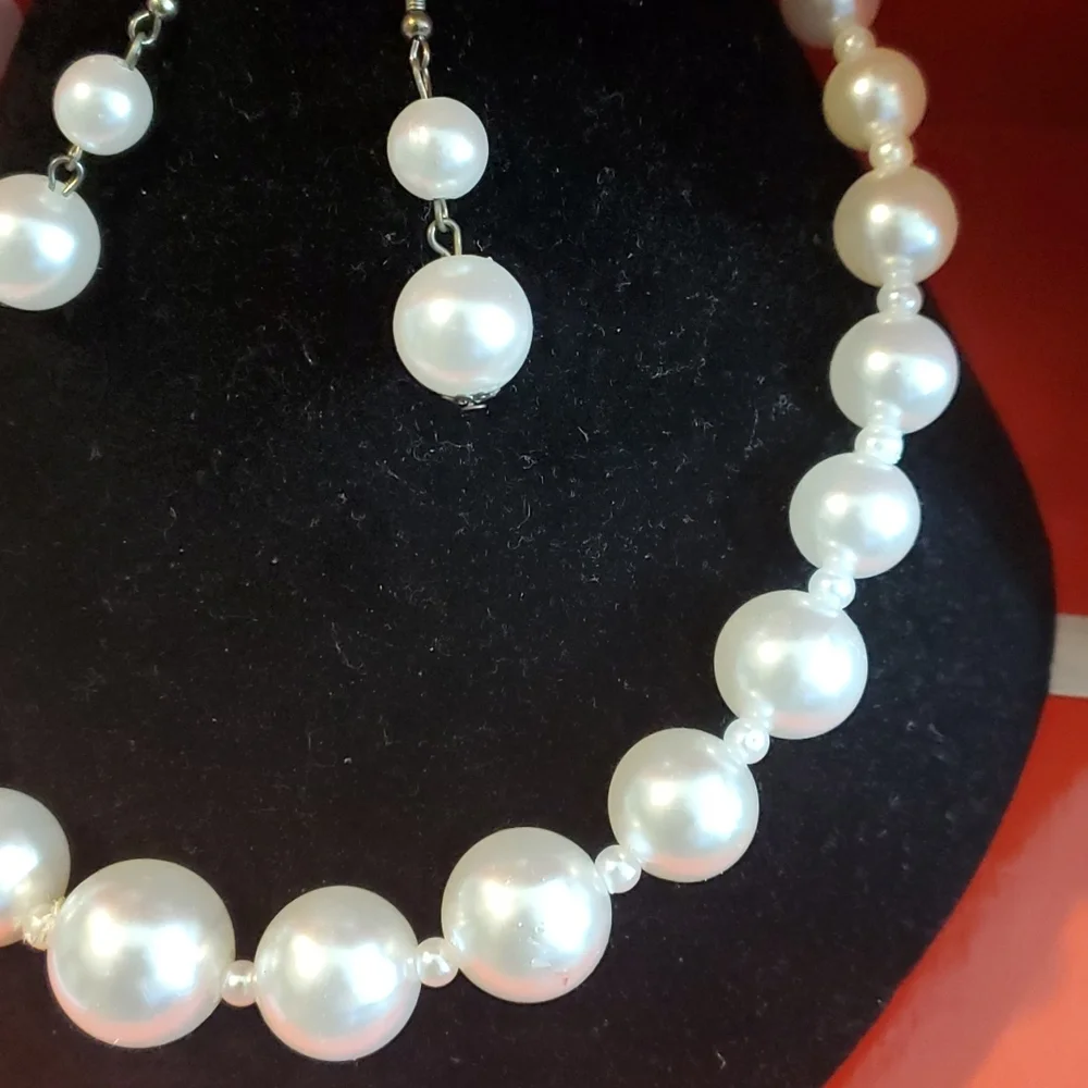 Pearl necklace set NWOT - Picture 3 of 4